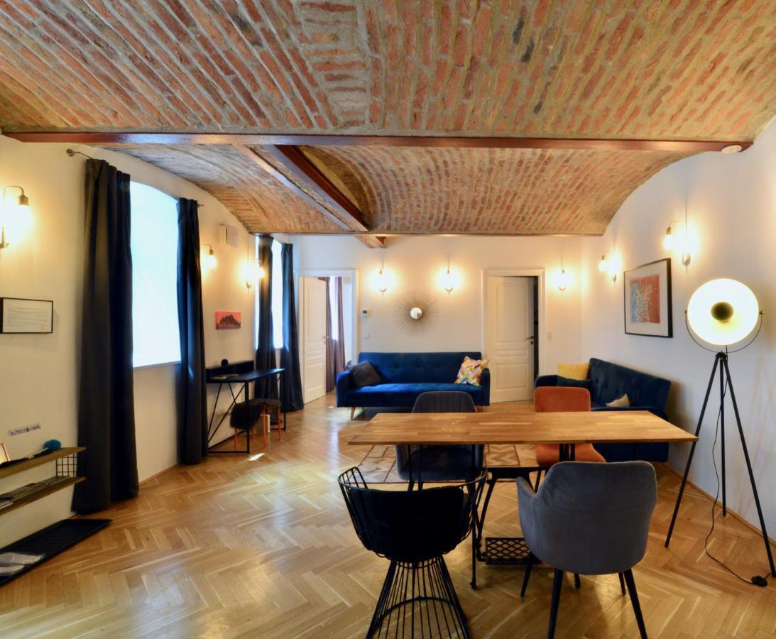 Your Stylish Basement Loft Close To Schonbrunn Wien